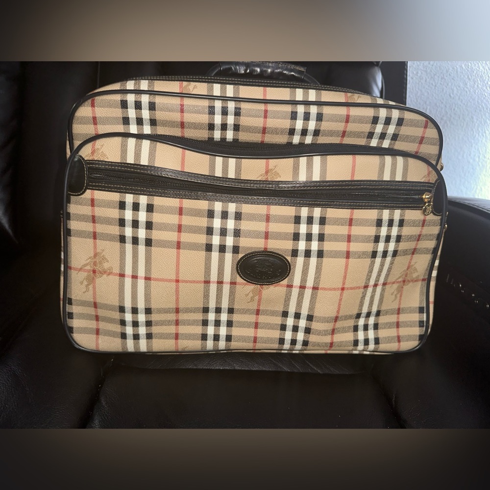EUC BURBERRY VINTAGE DUFFLE BAG